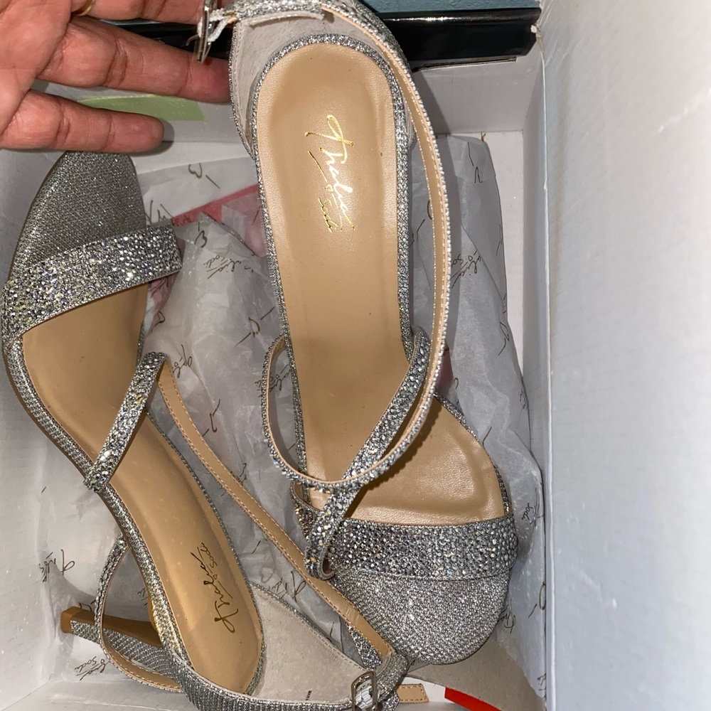 Silver Heels - image 2